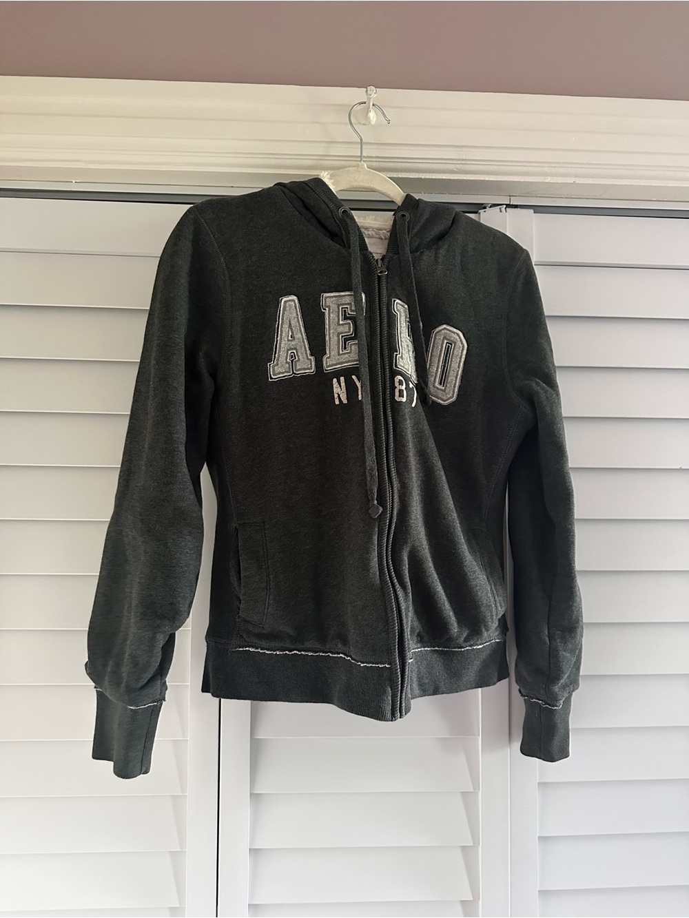 VTG Y2K Aeropostale Dark Gray Zip-Up Hooded Puffer Jacket